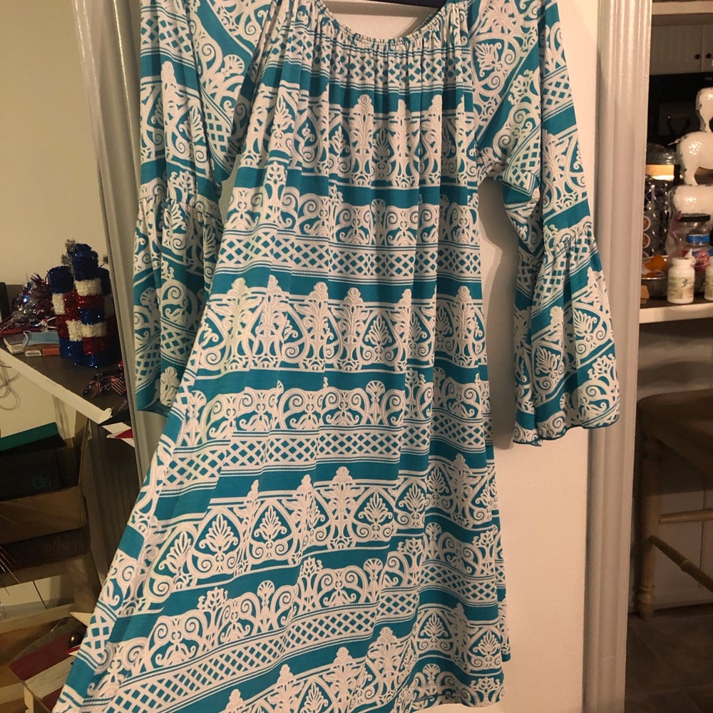 Knit dress just above the knee. Smoke free